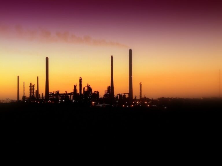 oil-refinery-1173394